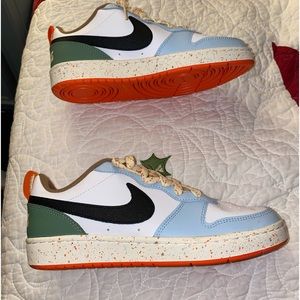 Nike court borough low 2 worn once. Size 7.